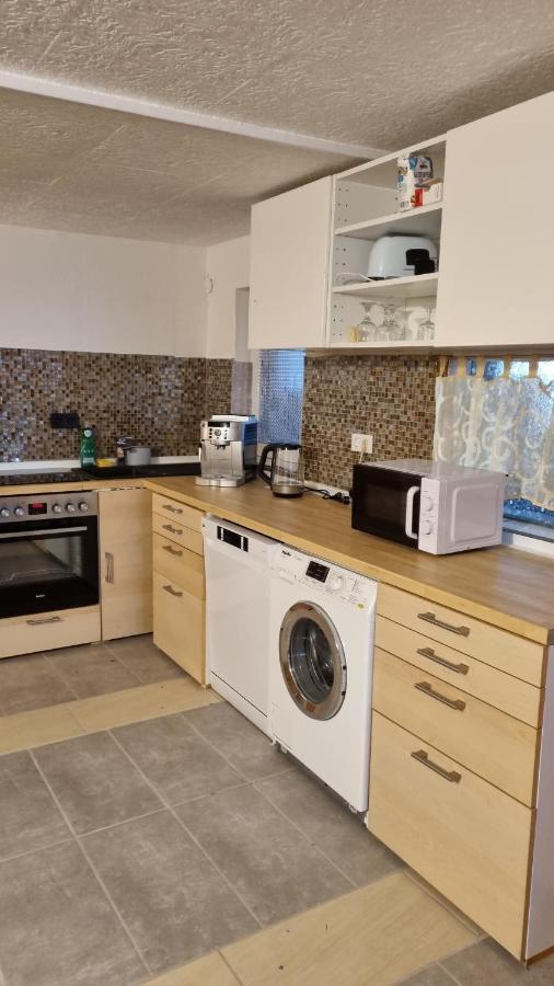Modern Eingerichtete 3-Zi-Ferienwohnung Zu Vermieten Лёффинген Экстерьер фото